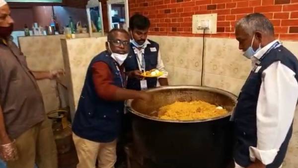 கடும் வாக்குவாதம் கடும் வாக்குவாதம்