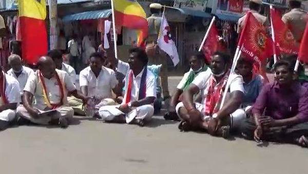 போலீசார் பேச்சுவார்த்தை 