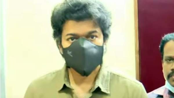 உள்ளே சென்றார் 