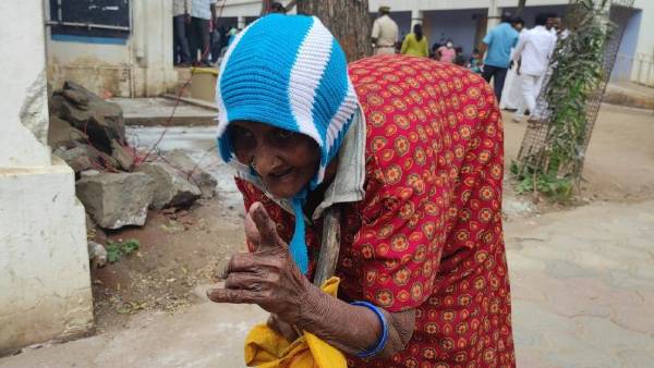 98 வயது பாட்டியின் உற்சாகம் 
