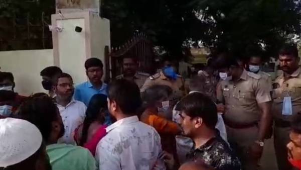 ஹிஜாப்புக்கு எதிர்ப்பு 