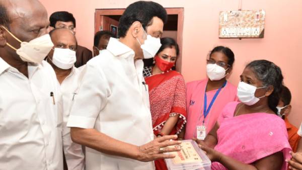 Makkalai Thedi Maruthuvam: MK Stalin give 50 lakh medicine boxes in 