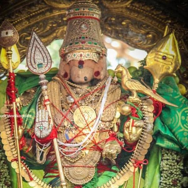 வெள்ளிச்சப்பரத்தில் வெள்ளை சாத்தி வெள்ளிச்சப்பரத்தில் வெள்ளை சாத்தி