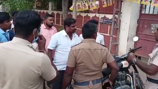 அதிக கட்டணம் என புகார் அதிக கட்டணம் என புகார்