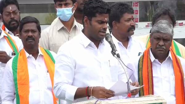 ஸ்டிக்கர் ஒட்டும் திமுக 