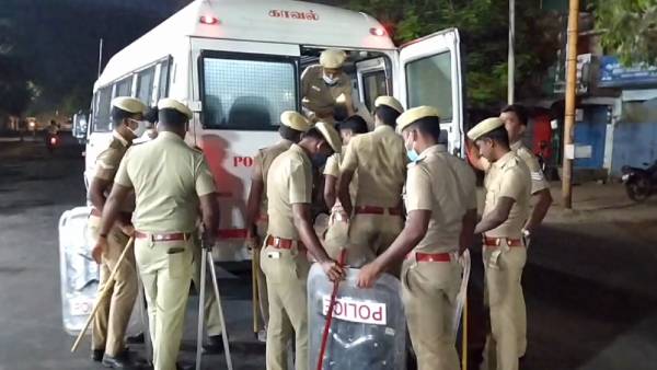  போலீஸ் பாதுகாப்பு 