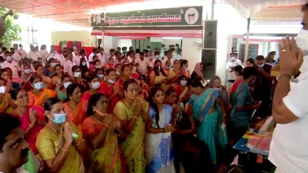 அதிமுக தொண்டர்கள் 