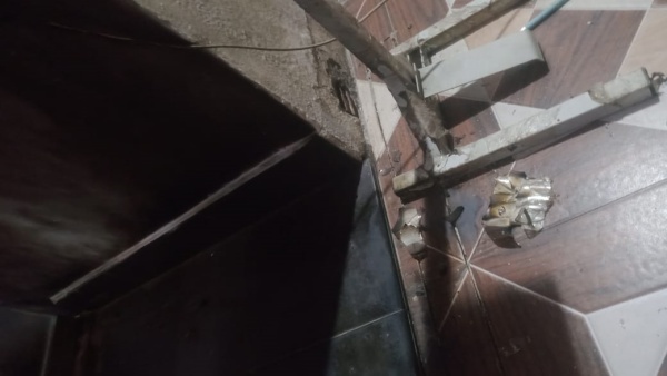 பெட்ரோல் குண்டு வீச்சு 