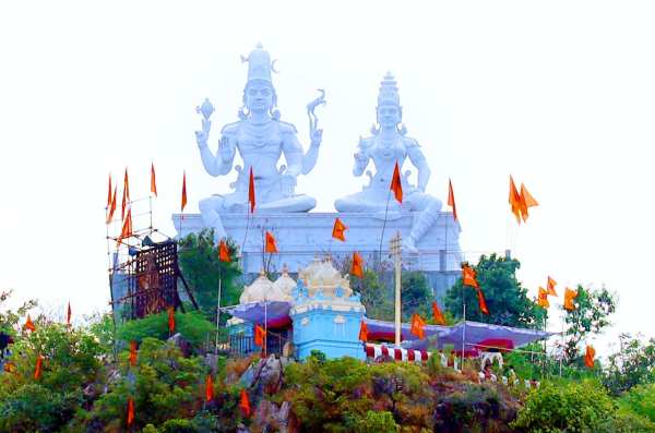 குழி தோண்டி புதைப்பது 