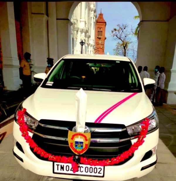  இன்னோவா கார் 