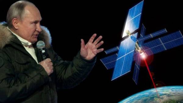 செயற்கைகோள்களுடன்... 