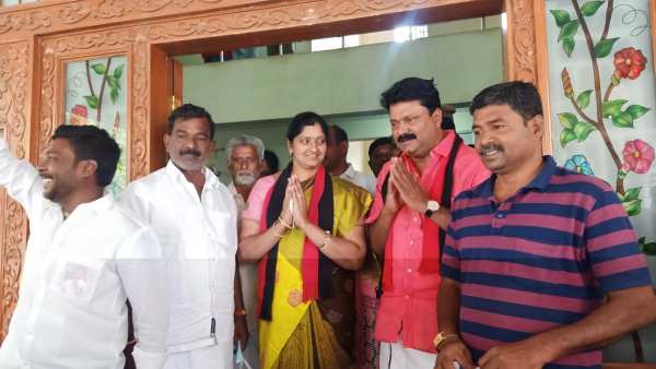 யார் இந்த ரேணுப்பிரியா யார் இந்த ரேணுப்பிரியா