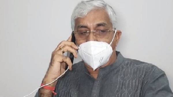 சடலத்தை சுமந்த தந்தை 