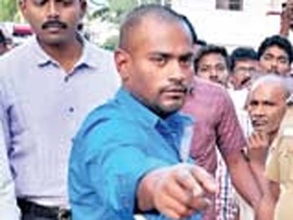 சங்கருடன் இணைந்து கள்ளச்சாராய விற்பனை 