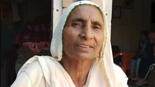 செல்போன் பழுது நீக்கும் கடைக்காரர் 