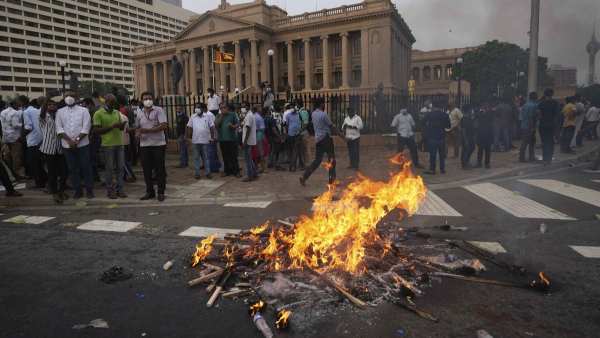கொழும்பில் பிரமாண்ட போராட்டம் 