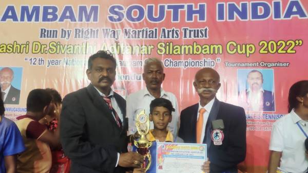 சிறு வயதிலேயே சாதனை 