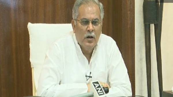 இதனிடையே காங்கிரஸ் கட்சியை சேர்ந்த சத்தீஸ்கர் முதலமைச்சர் பூபேஷ் பாகெலும் தி காஷ்மீர் பைல்ஸ் திரைப்படம் தொடர்பாக ட்விட்டரில் பதிவிட்டு உள்ளார். அதில், “பிரதமர் நரேந்திர மோடி, தி காஷ்மீர் பைல்ஸ் திரைப்படம் மீது விதிக்கப்பட்டு உள்ள மத்திய அரசின் ஜி.எஸ்.டி வரியை விலக்க வேண்டும். அதுபோல் செய்தால் நாடு முழுவதும் இப்படம் வரி விலக்கு பெற்றதாகி விடும்” எனக் குறிப்பிட்டு உள்ளார். 