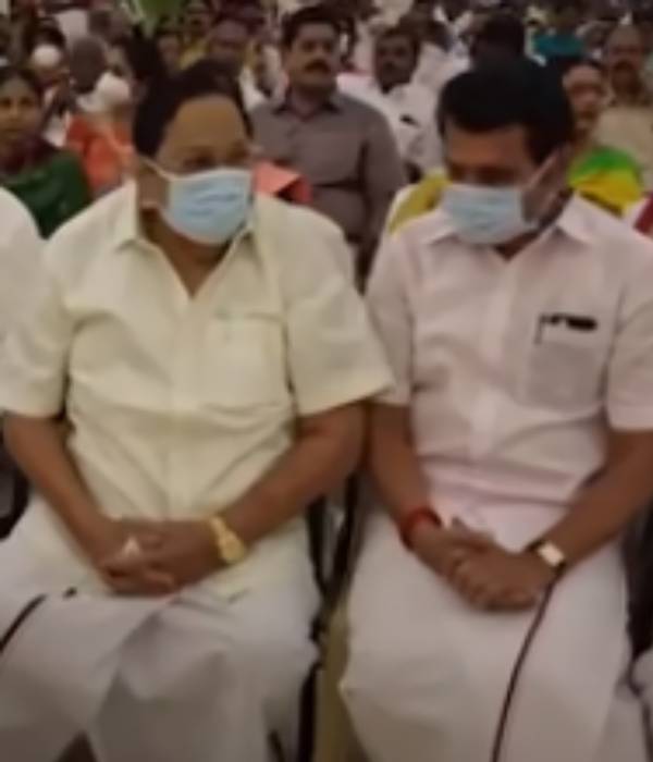 துரைமுருகன் அருகில் துரைமுருகன் அருகில்