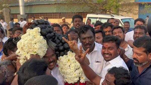 ஒரே நேரத்தில் சென்றது ஏன்?