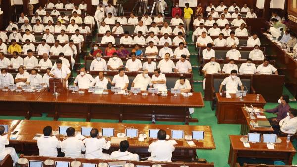 அதிமுக வெளிநடப்பு 