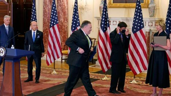 இந்தியா கேட்டு இருக்கிறது 