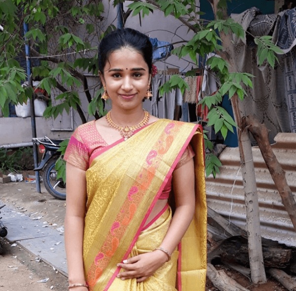  பெற்றோர்களால் திருமணம் நிச்சயம் 