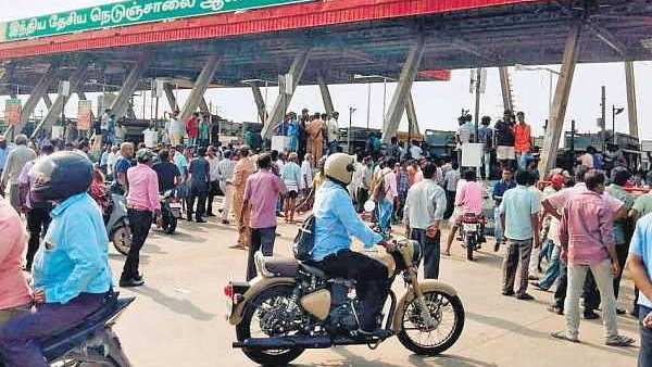 காலையிலேயே ஷாக் கொடுத்த மத்திய அரசு! சென்னை அருகே சுங்கச்சாவடி கட்டணங்கள்  உயர்வு | Union government gave the shock in the morning - Toll plaza  charges raised near Chennai - Tamil ...