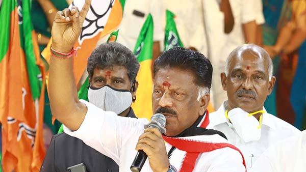  தேனியில் அதிமுக கூட்டம் 