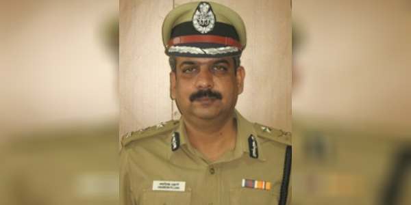 புதிதாக 4 ஐபிஎஸ் அதிகாரிகள் டிஜிபிக்களாக பதவி உயர்வு புதிதாக 4 ஐபிஎஸ் அதிகாரிகள் டிஜிபிக்களாக பதவி உயர்வு