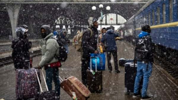  ரயில், பஸ்களில்... 