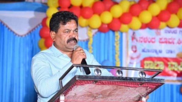 புயலை கிளப்பும் எம்எல்ஏ புயலை கிளப்பும் எம்எல்ஏ