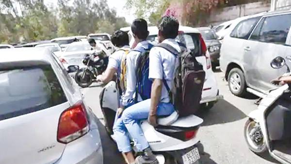 2 சக்கர வாகனங்களுக்கு அனுமதியில்லை 