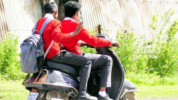 பள்ளிக் கல்வித்துறைக்கு புகார் 