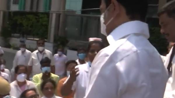 எஸ்கலேட்டர் 