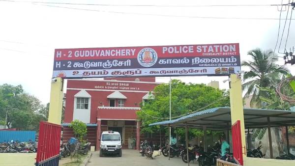 போலீசார் விசாரணை 