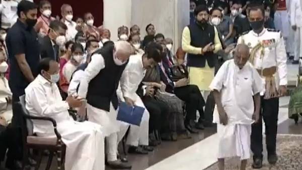 யோகா குரு சுவாமி சிவானந்தா 