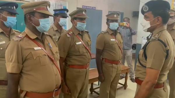 காவலர்கள் 