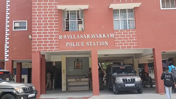 போலீஸ் விசாரணை 