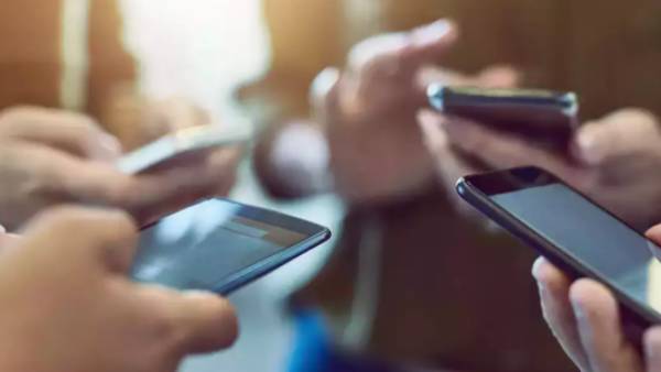 அழைப்புகள் இணைப்பதில் தாமதம் அழைப்புகள் இணைப்பதில் தாமதம்