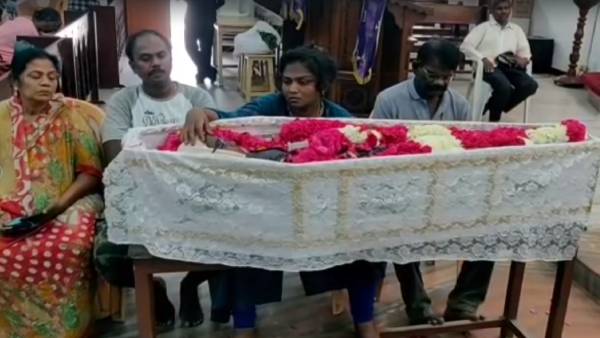 மாணவனின் இறுதி ஊர்வலம் மாணவனின் இறுதி ஊர்வலம்