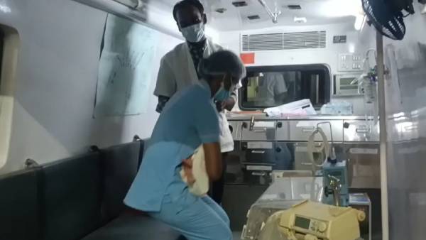 கட்டில் உடைந்து குழந்தை காயம் கட்டில் உடைந்து குழந்தை காயம்