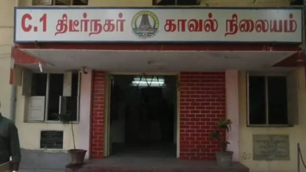 காவல் நிலையத்தில் சரண் காவல் நிலையத்தில் சரண்