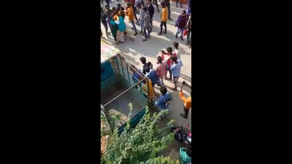 பழங்குடியின பெண்களிடம் அத்துமீறல் 