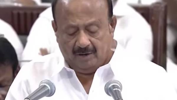 முதலமைச்சரை சிரிக்க வைத்த எம்.ஆர்.கே. முதலமைச்சரை சிரிக்க வைத்த எம்.ஆர்.கே.