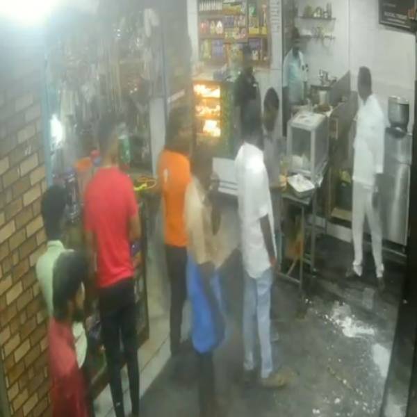 காவல் நிலையத்தில் புகார் 