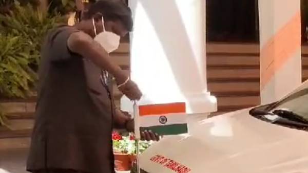 துர்கா ஸ்டாலின் தேசிய கொடி 