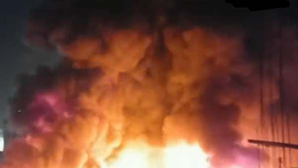 12 மணி நேரமாகியும் அணையாத தீ 12 மணி நேரமாகியும் அணையாத தீ