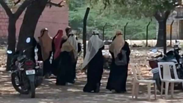 35 மாணவிகள் 