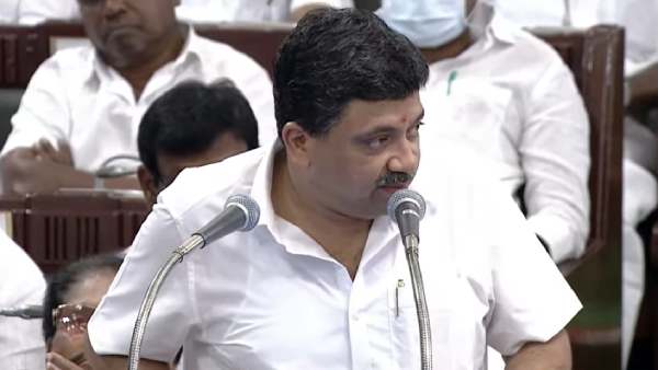 வேலுமணி